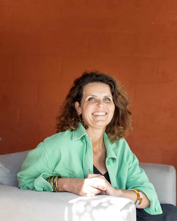 Alexandra Sorin, praticienne EMDR-DSA, dans son cabinet de Saint-Marc-sur-Mer